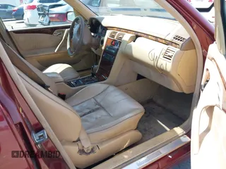 2001 Mercedes-Benz E 320 z VIN WDBJF65J31B357006, wystawiony jako IAAI lot #42428345 z przebiegiem 103 239 mil mil oraz . Historia ofert i sprzedaży dostępna na DreamBid. Obrazek 5.