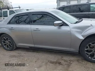 2016 Chrysler 300 S z VIN 2C3CCAGG7GH152395, wystawiony jako IAAI lot #42067089 z przebiegiem 127 300 mil mil oraz . Historia ofert i sprzedaży dostępna na DreamBid. Obrazek 13.