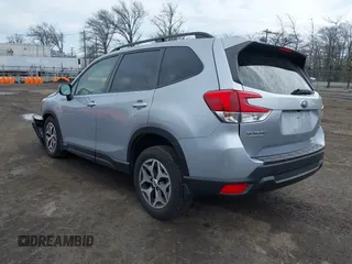 2021 Subaru Forester Premium with VIN JF2SKAFC1MH547703, listed as a IAAI auction lot 41902099 with 8,101 mi miles. Bid and sale history available at carsss.com. Image 3.