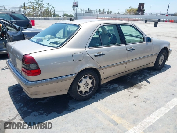 2000 Mercedes-Benz C 230 Kompressor с VIN WDBHA24G1YA812740, выставлен на аукционе IAAI как лот 42655424 с пробегом 227 815 миль миль и . История ставок и продаж доступна на DreamBid. Изображение 4.