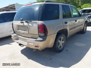 2004 Chevrolet TrailBlazer LS with VIN 1GNDT13S842332717, listed as a IAAI auction lot 41970692 with 261,212 mi miles. Bid and sale history available at carsss.com. Image 4.