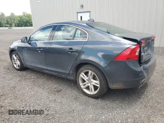 2014 Volvo S60 T5 z VIN YV1612FS6E1287285, wystawiony jako Copart lot #56614785 z przebiegiem 104 637 mil mil oraz Szkody całkowita. Historia ofert i sprzedaży dostępna na DreamBid. Obrazek 2.