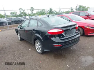2018 Ford Fiesta SE z VIN 3FADP4BJ0JM104163, wystawiony jako IAAI lot #42306860 z przebiegiem 45 992 mil mil oraz . Historia ofert i sprzedaży dostępna na DreamBid. Obrazek 3.
