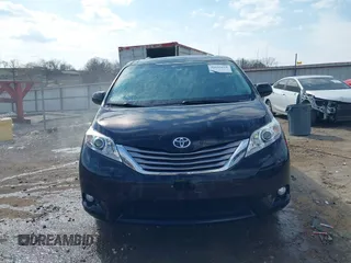 2017 Toyota Sienna XLE с VIN 5TDDZ3DC5HS146786, выставлен на аукционе IAAI как лот 41635018 с пробегом 64 942 миль миль и . История ставок и продаж доступна на DreamBid. Изображение 13.