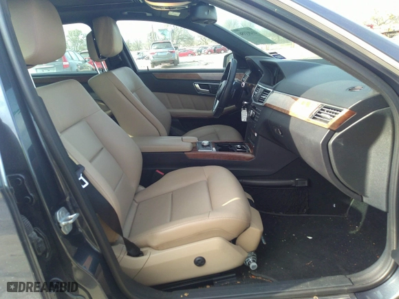 2012 Mercedes-Benz E-Class E 350 Luxury with VIN WDDHF5KB8CA641592, listed as a IAAI auction lot 41493356 with 152,981 mi miles. Bid and sale history available at carsss.com. Image 5.