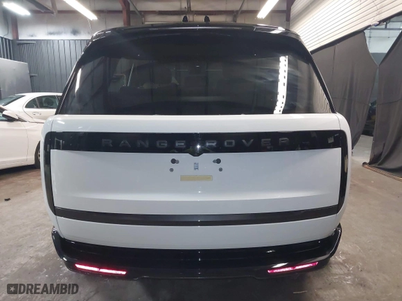 2025 Land Rover Range Rover SE with VIN SALKPBFU1SA280561, listed as a IAAI auction lot 41487938 with 342 mi miles. Bid and sale history available at carsss.com. Image 17.