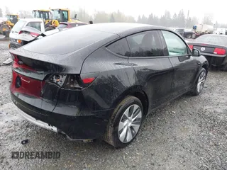 2024 Tesla Model Y Long Range z VIN 7SAYGDEE4RF014480, wystawiony jako IAAI lot #41979686 z przebiegiem 13 829 mil mil oraz . Historia ofert i sprzedaży dostępna na DreamBid. Obrazek 4.