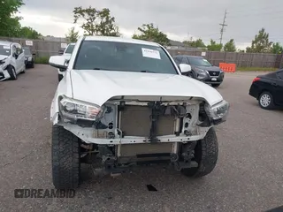 2020 Toyota Tacoma SR5 z VIN 5TFCZ5AN5LX242708, wystawiony jako IAAI lot #42356772 z przebiegiem 65 442 mil mil oraz . Historia ofert i sprzedaży dostępna na DreamBid. Obrazek 12.