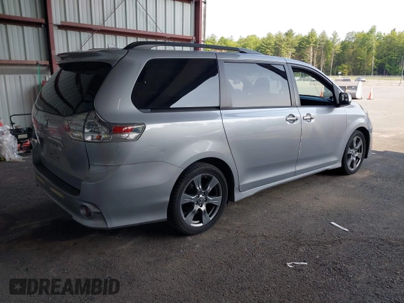 2018 Toyota Sienna SE with VIN 5TDXZ3DC0JS950481, listed as a IAAI auction lot 42404211 with 87,697 mi miles and . Bid and sale history available at DreamBid. Image 4.