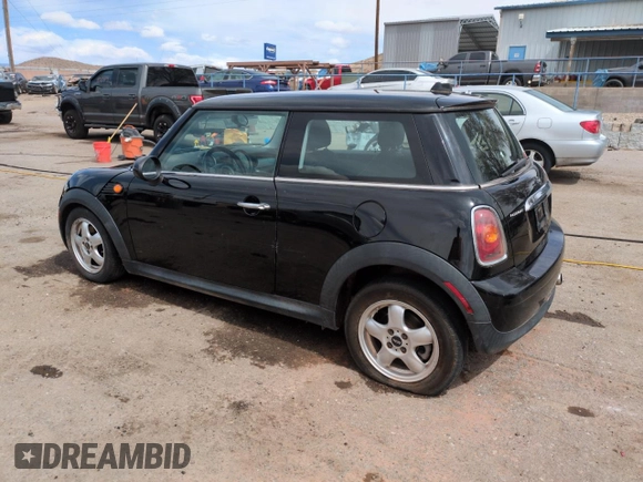 2010 MINI Hardtop z VIN WMWMF3C5XATZ25746, wystawiony jako Copart lot #51662415 z przebiegiem 139 411 mil mil oraz Szkoda całkowita • Salvage title. Historia ofert i sprzedaży dostępna na DreamBid. Obrazek 2.