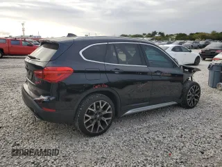 2020 BMW X1 xDrive28i z VIN WBXJG9C00L5P53912, wystawiony jako Copart lot #47926425 z przebiegiem 73 020 mil mil oraz Nie do naprawy • Non repairable. Historia ofert i sprzedaży dostępna na DreamBid. Obrazek 3.
