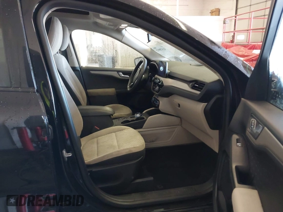 2020 Ford Escape SE with VIN 1FMCU9G6XLUC71527, listed as a IAAI auction lot 41420952 with 70,886 mi miles and . Bid and sale history available at DreamBid. Image 5.
