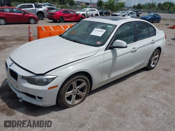 2013 BMW 3 Series 320i xDrive z VIN WBA3C3C54DF982676, wystawiony jako IAAI lot #42155003 z przebiegiem Nie podano mil oraz . Historia ofert i sprzedaży dostępna na DreamBid. Obrazek 2.