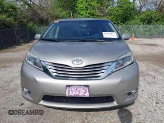 2015 Toyota Sienna XLE z VIN 5TDYK3DC6FS632493, wystawiony jako IAAI lot #42176411 z przebiegiem 172 929 mil mil oraz . Historia ofert i sprzedaży dostępna na DreamBid. Obrazek 13.