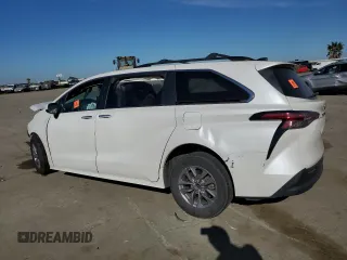 2021 Toyota Sienna XLE with VIN 5TDJRKECXMS001992, listed as a Copart auction lot 47577845 with 0 mi miles and Salvage Title. Bid and sale history available at carsss.com. Image 2.