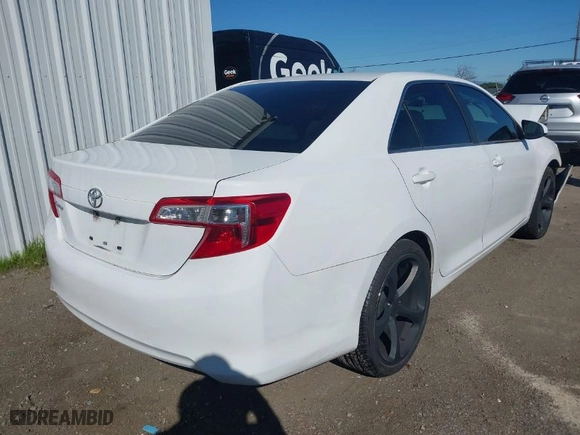 2013 Toyota Camry L with VIN 4T4BF1FK4DR328401, listed as a IAAI auction lot 41703161 with 71,617 mi miles. Bid and sale history available at carsss.com. Image 4.
