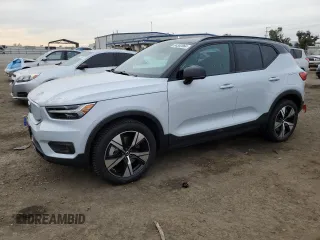 2021 Volvo XC40 with VIN YV4ED3UR4M2548644, listed as a Copart auction lot 84302864 with 28,138 mi miles and Salvage Title. Bid and sale history available at carsss.com. Image 1.