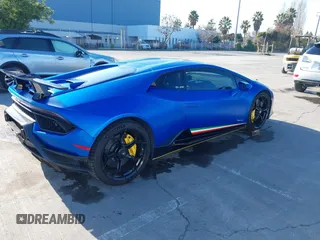2019 Lamborghini Huracan z VIN ZHWUD4ZF8KLA11733, wystawiony jako IAAI lot #41433768 z przebiegiem 11 736 mil mil oraz . Historia ofert i sprzedaży dostępna na DreamBid. Obrazek 4.
