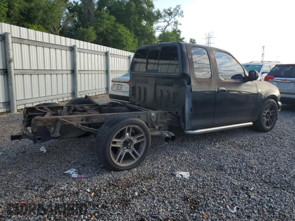 2000 Ford F-150 XL with VIN 2FTRX07L1YCA89598, listed as a Copart auction lot 55571645 with 235,923 mi miles and Salvage title. Bid and sale history available at DreamBid. Image 3.