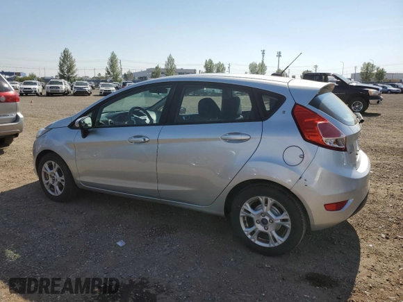 2015 Ford Fiesta SE z VIN 3FADP4EJ0FM212740, wystawiony jako Copart lot #63944573 z przebiegiem 123 037 mil mil oraz Szkoda całkowita • Salvage title. Historia ofert i sprzedaży dostępna na DreamBid. Obrazek 2.