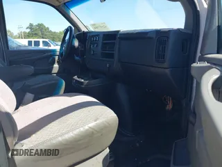 2013 Chevrolet Express Cargo z VIN 1GCWGFBA8D1141378, wystawiony jako IAAI lot #42187304 z przebiegiem 272 585 mil mil oraz . Historia ofert i sprzedaży dostępna na DreamBid. Obrazek 5.