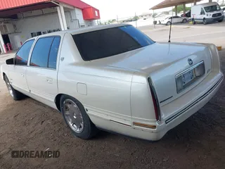 1999 Cadillac DeVille z VIN 1G6KD54YXXU794294, wystawiony jako IAAI lot #42141931 z przebiegiem 161 408 mil mil oraz . Historia ofert i sprzedaży dostępna na DreamBid. Obrazek 3.