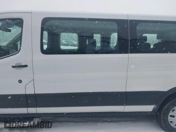 2019 Ford Transit Passenger XL z VIN 1FBZX2ZM4KKB53934, wystawiony jako IAAI lot #41260226 z przebiegiem 153 409 mil mil oraz . Historia ofert i sprzedaży dostępna na DreamBid. Obrazek 15.