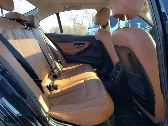 2015 BMW 3 Series 328i xDrive z VIN WBA3B5C55FF962857, wystawiony jako Copart lot #52691015 z przebiegiem 129 523 mil mil oraz Nie do naprawy • Non repairable. Historia ofert i sprzedaży dostępna na DreamBid. Obrazek 10.