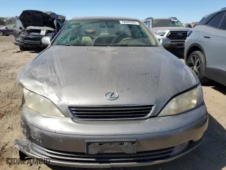 1998 Lexus ES 300 Luxury Sport Sdn with VIN JT8BF28G8W5026683, listed as a Copart auction lot 70980304 with 193,357 mi miles and Salvage Title. Bid and sale history available at carsss.com. Image 5.