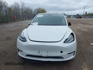 2022 Tesla Model Y Long Range with VIN 7SAYGDEE1NF421098, listed as a IAAI auction lot 42177555 with 55,855 mi miles and . Bid and sale history available at carsss.com. Image 13.