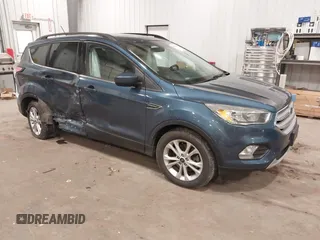 2018 Ford Escape SE z VIN 1FMCU9GD0JUB13791, wystawiony jako IAAI lot #40950854 z przebiegiem 66 653 mil mil oraz . Historia ofert i sprzedaży dostępna na DreamBid. Obrazek 1.