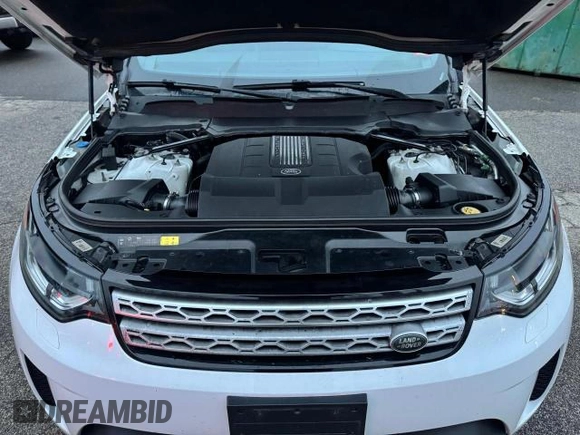 2018 Land Rover Discovery HSE Luxury with VIN SALRT2RV5JA050325, listed as a Copart auction lot 84754864 with 107,047 mi miles and Clean Title. Bid and sale history available at DreamBid. Image 7.