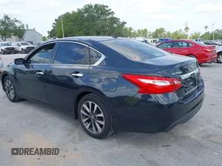 2017 Nissan Altima SR z VIN 1N4AL3AP6HC221871, wystawiony jako IAAI lot #42171292 z przebiegiem 59 608 mil mil oraz . Historia ofert i sprzedaży dostępna na DreamBid. Obrazek 3.