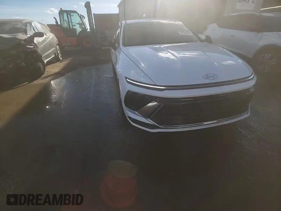 2024 Hyundai Sonata SEL z VIN KMHL64JA5RA376500, wystawiony jako Copart lot #42201915 z przebiegiem 12 958 mil mil oraz Szkoda całkowita • Salvage title. Historia ofert i sprzedaży dostępna na DreamBid. Obrazek 13.