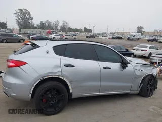 2017 Maserati Levante with VIN ZN661XUSXHX216080, listed as a IAAI auction lot 42024196 with 98,842 mi miles. Bid and sale history available at carsss.com. Image 14.