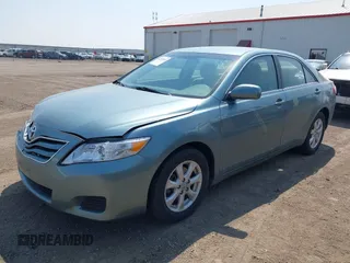 2011 Toyota Camry LE z VIN 4T4BF3EK3BR128796, wystawiony jako IAAI lot #42232144 z przebiegiem 127 823 mil mil oraz . Historia ofert i sprzedaży dostępna na DreamBid. Obrazek 2.