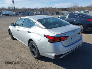2025 Nissan Altima SV with VIN 1N4BL4DW9SN361566, listed as a IAAI auction lot 41675964 with 1,070 mi miles and . Bid and sale history available at DreamBid. Image 3.