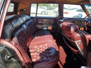 1984 Cadillac Fleetwood Brougham z VIN 1G6AW6989E9036452, wystawiony jako Copart lot #77039844 z przebiegiem 23 337 mil mil oraz Szkoda całkowita • Salvage title. Historia ofert i sprzedaży dostępna na DreamBid. Obrazek 10.