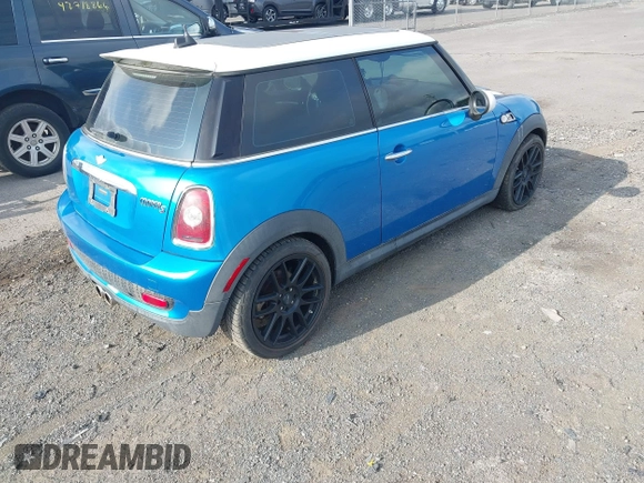 2008 MINI Hardtop S z VIN WMWMF73548TT91208, wystawiony jako IAAI lot #42747902 z przebiegiem 137 214 mil mil oraz . Historia ofert i sprzedaży dostępna na DreamBid. Obrazek 4.
