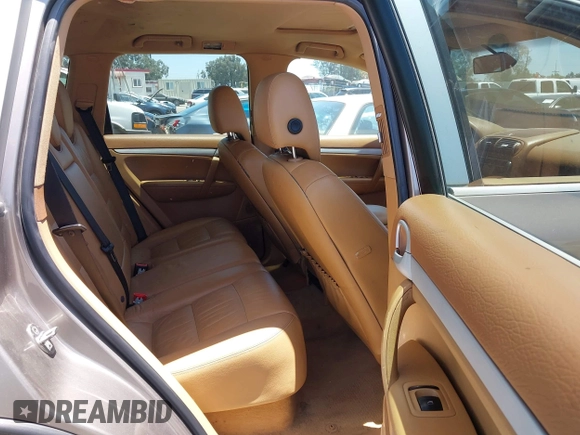 2005 Porsche Cayenne z VIN WP1AA29P55LA24408, wystawiony jako IAAI lot #42398234 z przebiegiem 237 890 mil mil oraz . Historia ofert i sprzedaży dostępna na DreamBid. Obrazek 8.