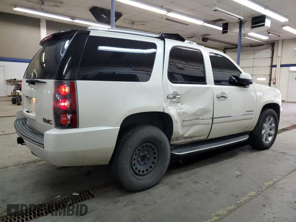 2014 GMC Yukon Denali with VIN 1GKS2EEF6ER141112, listed as a Copart auction lot 88526685 with 142,248 mi miles and Salvage Title. Bid and sale history available at carsss.com. Image 3.