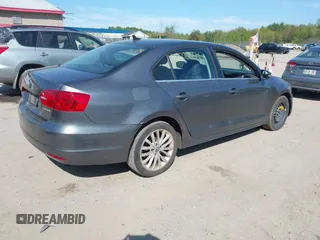 2012 Volkswagen Jetta SEL с VIN 3VWLX7AJ4CM471141, выставлен на аукционе IAAI как лот 42276054 с пробегом 143 196 миль миль и . История ставок и продаж доступна на DreamBid. Изображение 4.