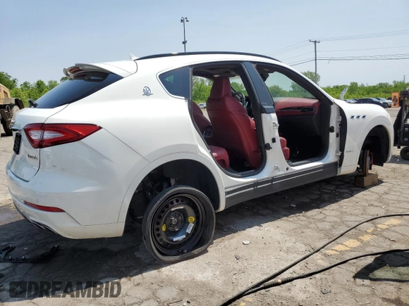 2018 Maserati Levante GranSport z VIN ZN661XUSXJX259582, wystawiony jako Copart lot #56030025 z przebiegiem Nie podano mil oraz Czysty tytuł • Clean title. Historia ofert i sprzedaży dostępna na DreamBid. Obrazek 3.