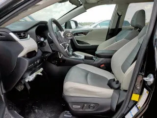2022 Toyota RAV4 XLE Premium with VIN 2T3A1RFVXNC310217, listed as a Copart auction lot 65779855 with 31,626 mi miles and Salvage title. Bid and sale history available at DreamBid. Image 8.