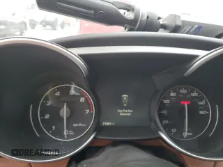 2018 Alfa Romeo Giulia Ti Lusso z VIN ZARFAEEN6J7565537, wystawiony jako Copart lot #49831095 z przebiegiem 71 881 mil mil oraz Szkoda całkowita • Salvage title. Historia ofert i sprzedaży dostępna na DreamBid. Obrazek 9.