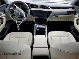 2024 Audi Q8 e-tron Sportback S line Premium Plus z VIN WA1CAAGEXRB007065, wystawiony jako Copart lot #74524284 z przebiegiem Nie podano mil oraz Nie do naprawy • Non repairable. Historia ofert i sprzedaży dostępna na DreamBid. Obrazek 8.