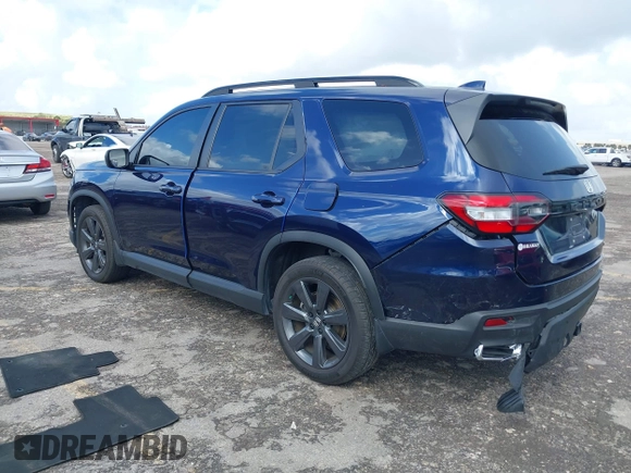 2024 Honda Pilot Sport with VIN 5FNYG2H32RB006860, listed as a IAAI auction lot 41078868 with 39,307 mi miles. Bid and sale history available at carsss.com. Image 3.