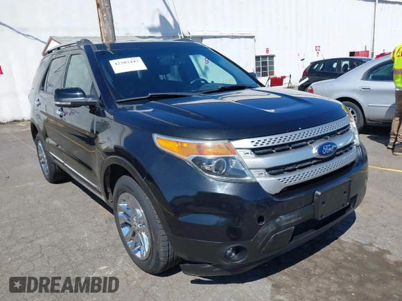 2014 Ford Explorer XLT with VIN 1FM5K8D83EGB11697, listed as a IAAI auction lot 42203447 with 155,027 mi miles and . Bid and sale history available at carsss.com. Image 1.
