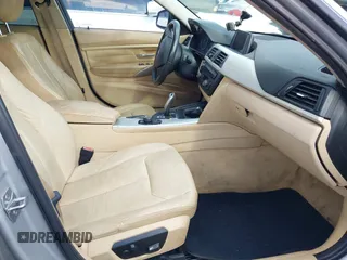 2013 BMW 3 Series 328i z VIN WBA3A5G5XDNP26043, wystawiony jako IAAI lot #42530282 z przebiegiem 164 100 mil mil oraz . Historia ofert i sprzedaży dostępna na DreamBid. Obrazek 5.