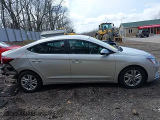 2019 Hyundai Elantra Preferred with VIN KMHD84LF5KU786841, listed as a IAAI auction lot 41988656 with 41,580 mi miles. Bid and sale history available at carsss.com. Image 14.